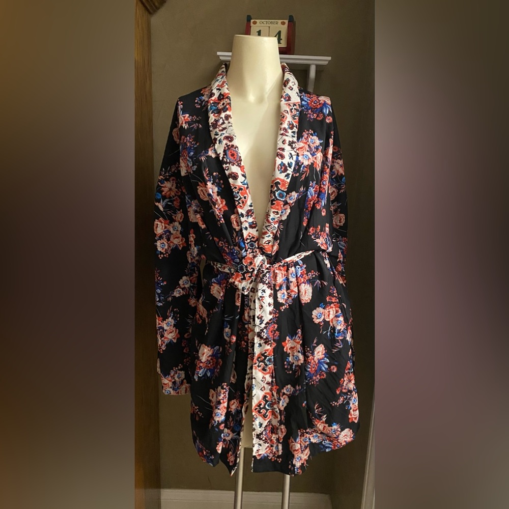Wet Seal Open Kimono Robe Women’s MEDIUM Black Floral